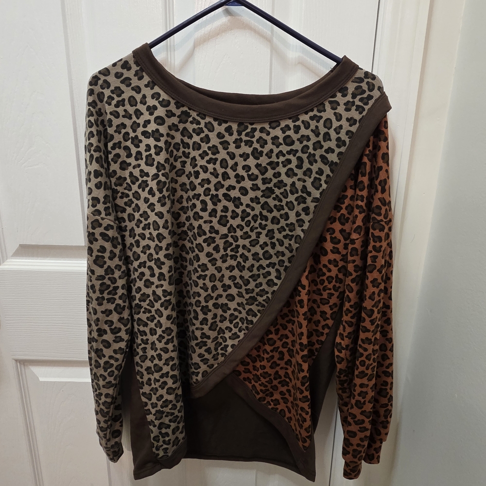 BiBi Crewneck Sweater with Leopard Pattern